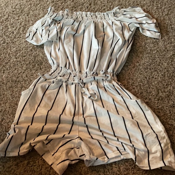 Off the shoulder romper - Picture 3 of 3